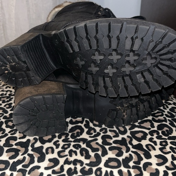 Steve Madden Black Booties With Faux Fur Ankle & Chunky Soles Distressed Look - Picture 6 of 10